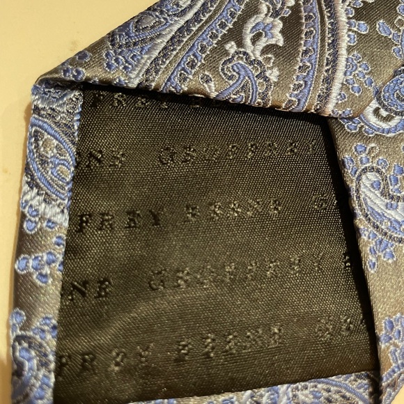 Classic Geoffrey Beene Tie EUC - Picture 5 of 5